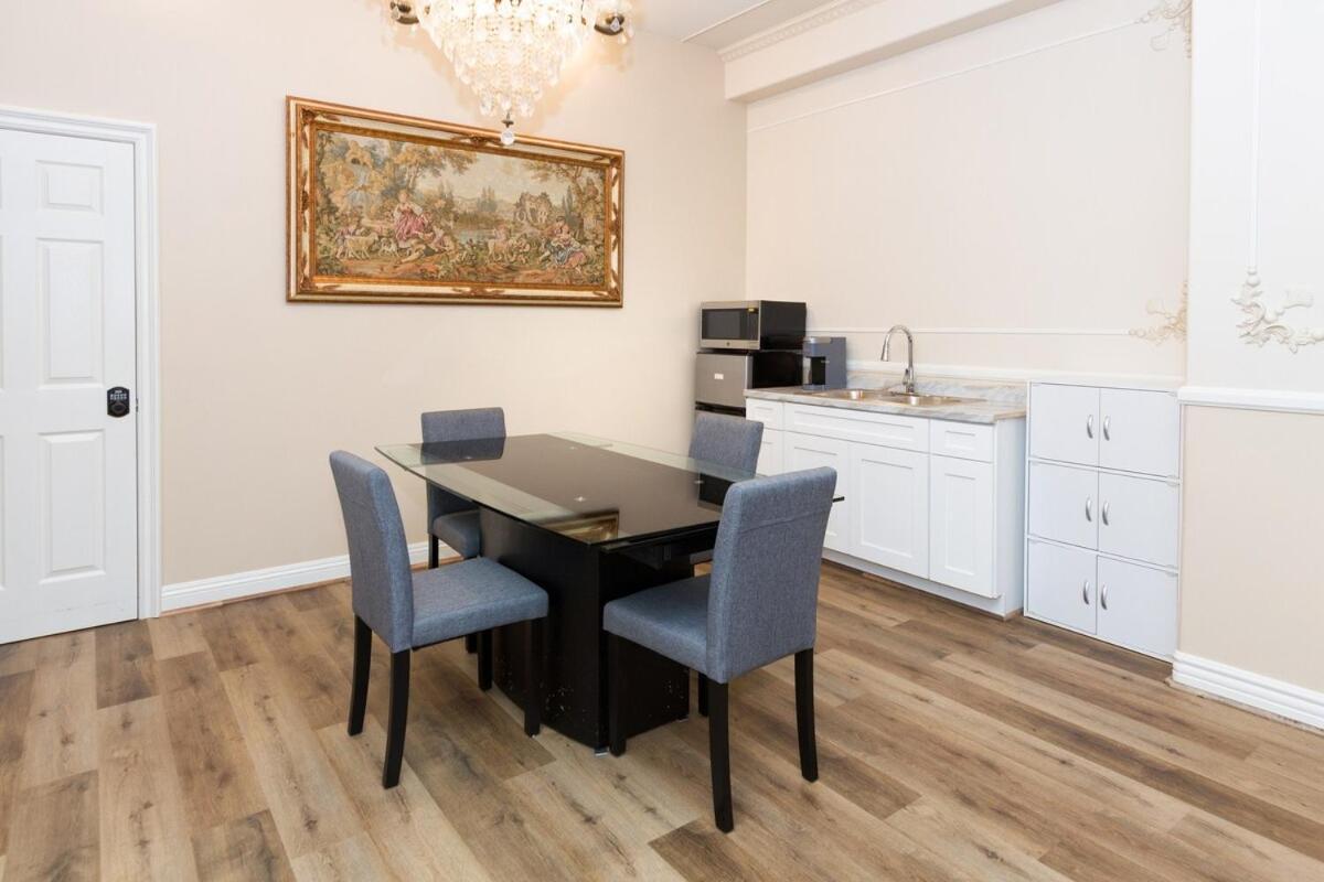 Spacious 2br With Kitchenette And Dining In Beverly Hills Appartement Los Angeles